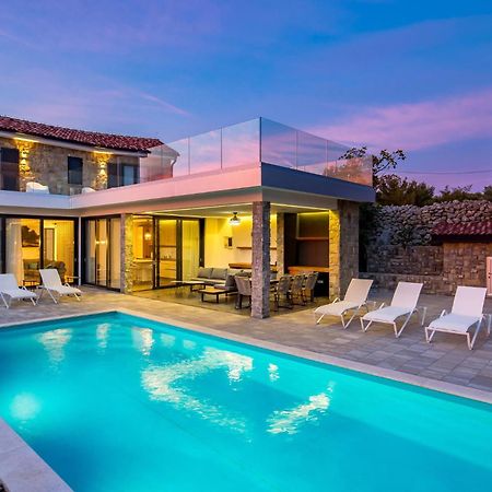 4 Bedroom Gorgeous Home In Lun Lun  Exterior photo