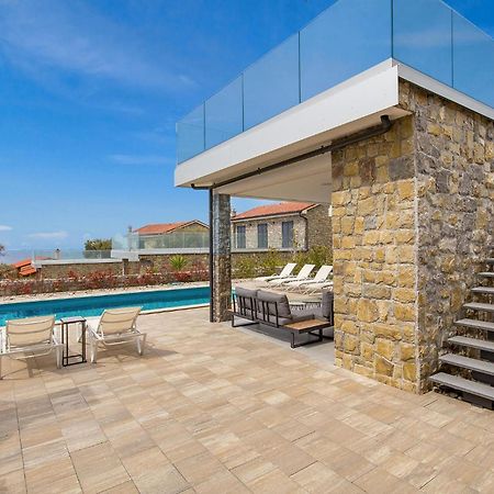 4 Bedroom Gorgeous Home In Lun Lun  Exterior photo