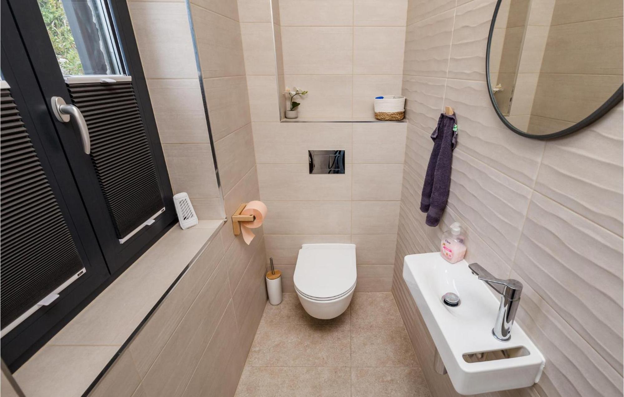 4 Bedroom Gorgeous Home In Lun Lun  Exterior photo