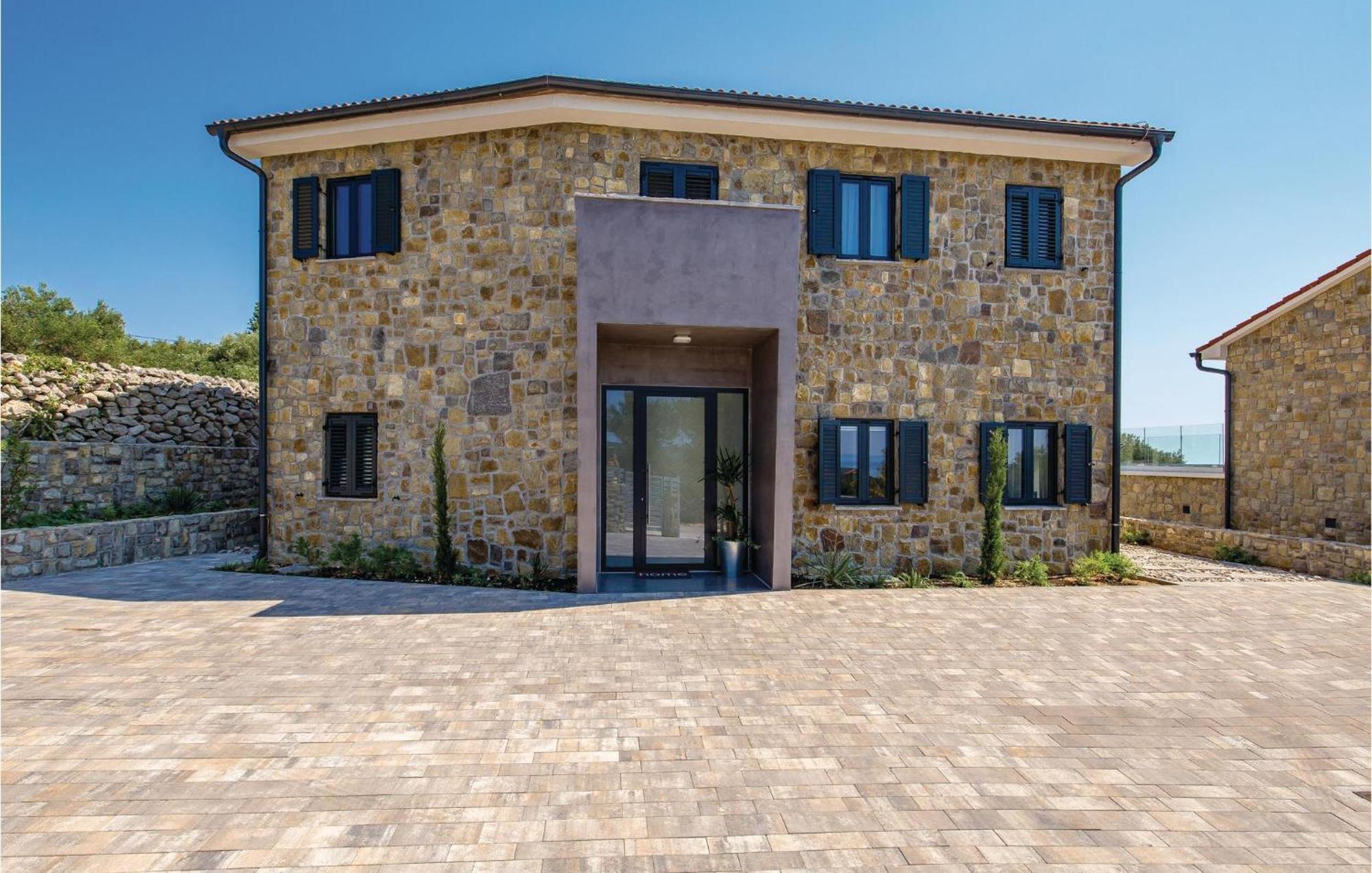 4 Bedroom Gorgeous Home In Lun Lun  Exterior photo