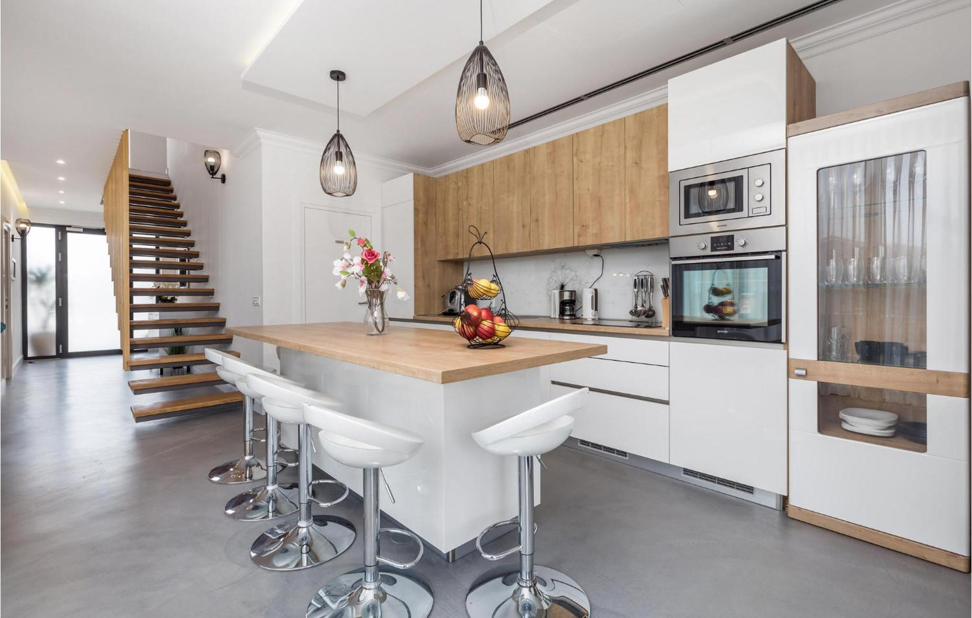4 Bedroom Gorgeous Home In Lun Lun  Exterior photo