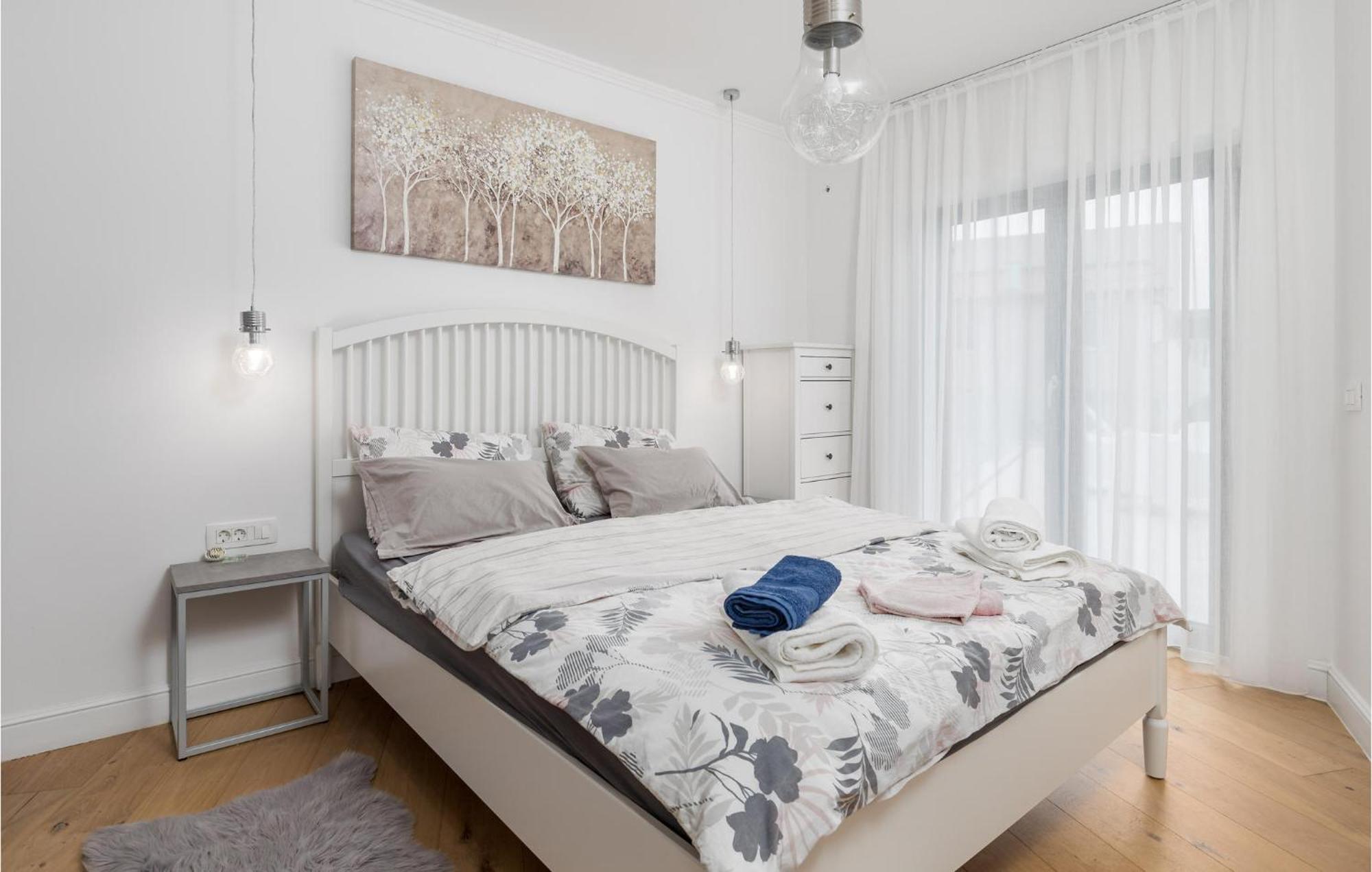 4 Bedroom Gorgeous Home In Lun Lun  Exterior photo