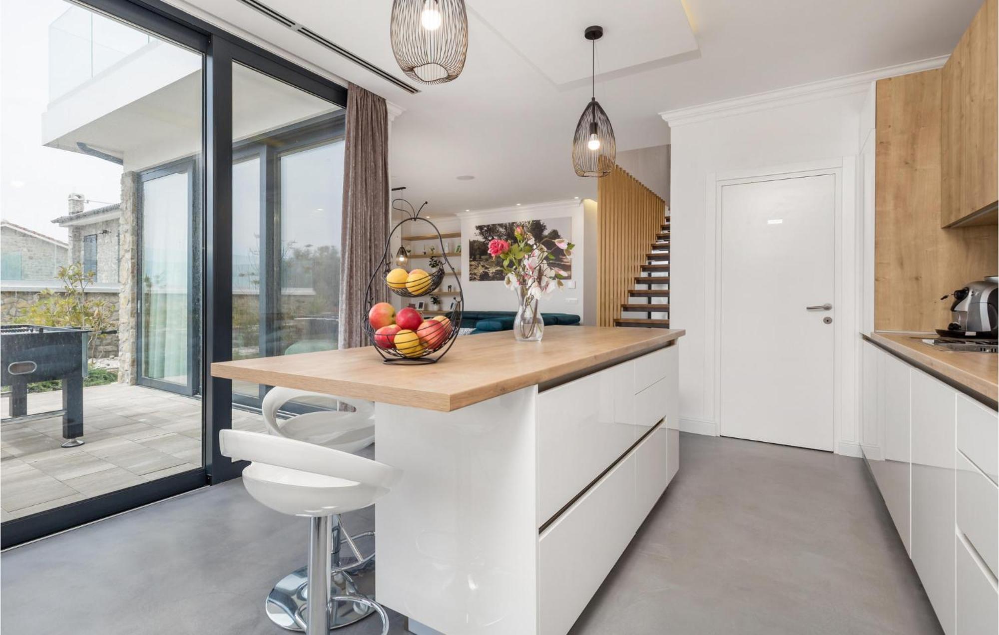 4 Bedroom Gorgeous Home In Lun Lun  Exterior photo
