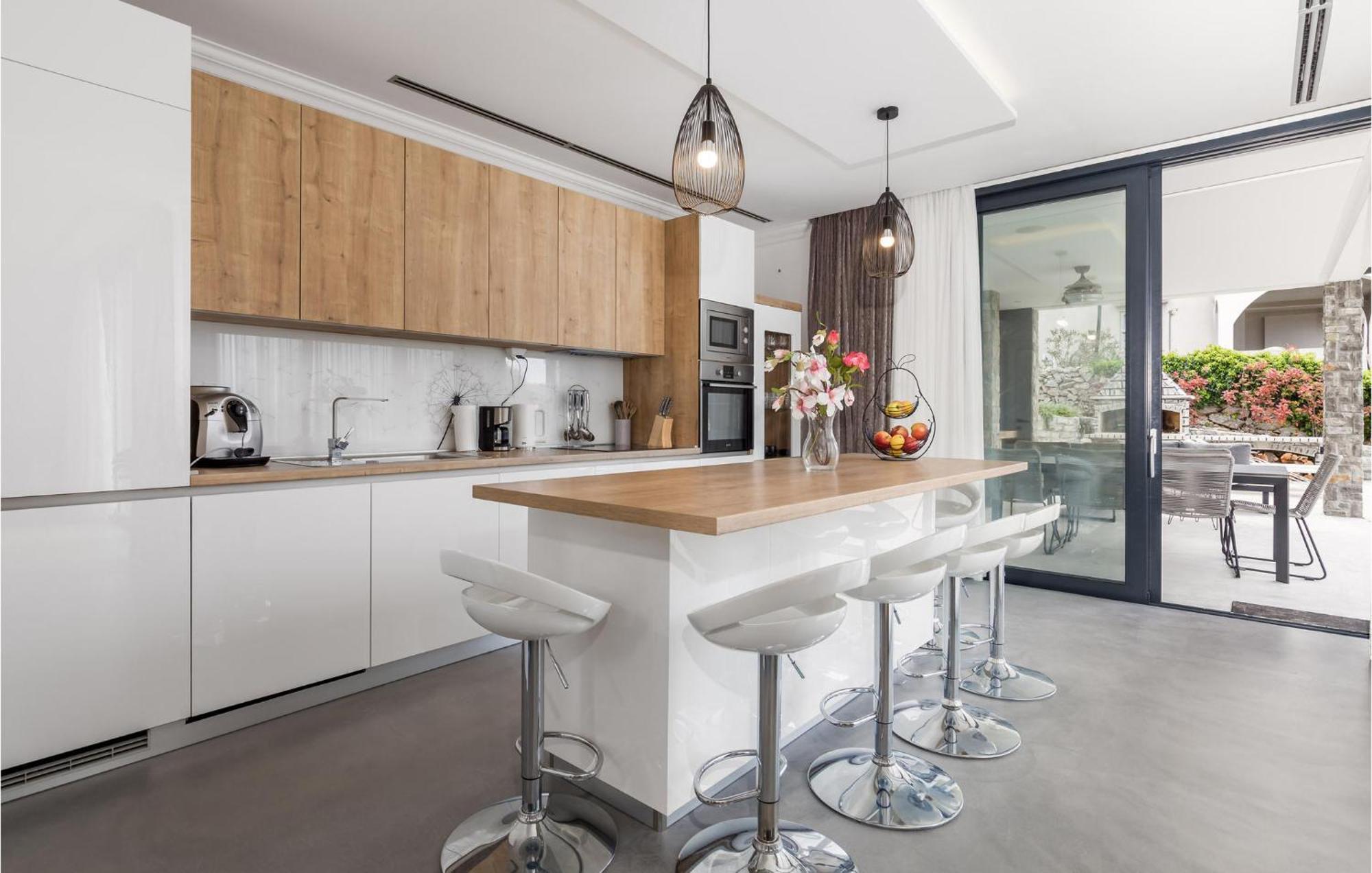4 Bedroom Gorgeous Home In Lun Lun  Exterior photo