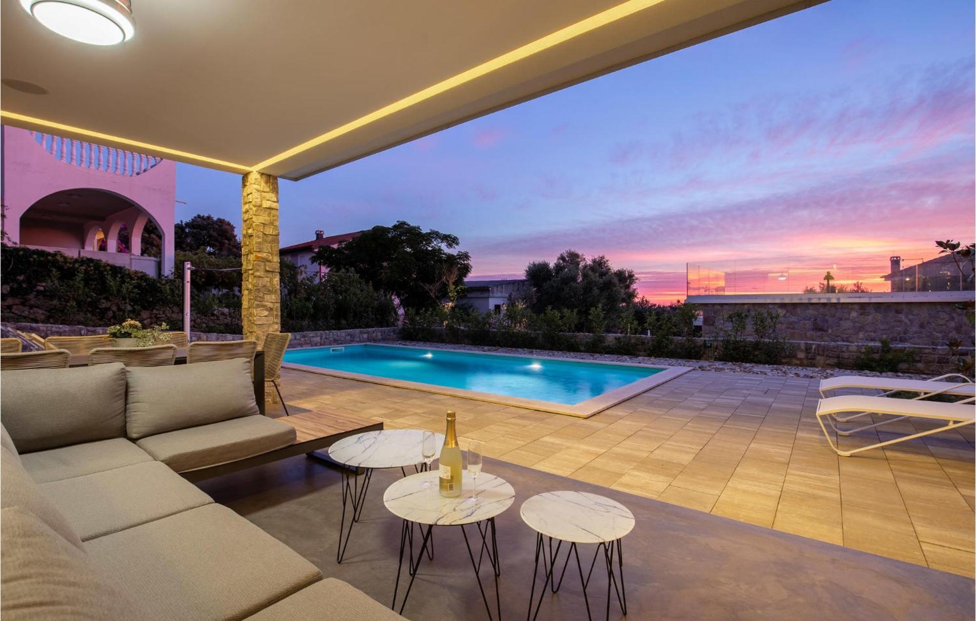 4 Bedroom Gorgeous Home In Lun Lun  Exterior photo